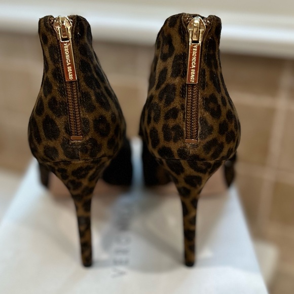NWT Veronica Beard leopard print heels size 10 with Box and dustcover - Picture 10 of 14